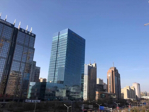 16일 오전 중국 베이징 도심 하늘이 맑게 개어있다. <베이징=연합뉴스>